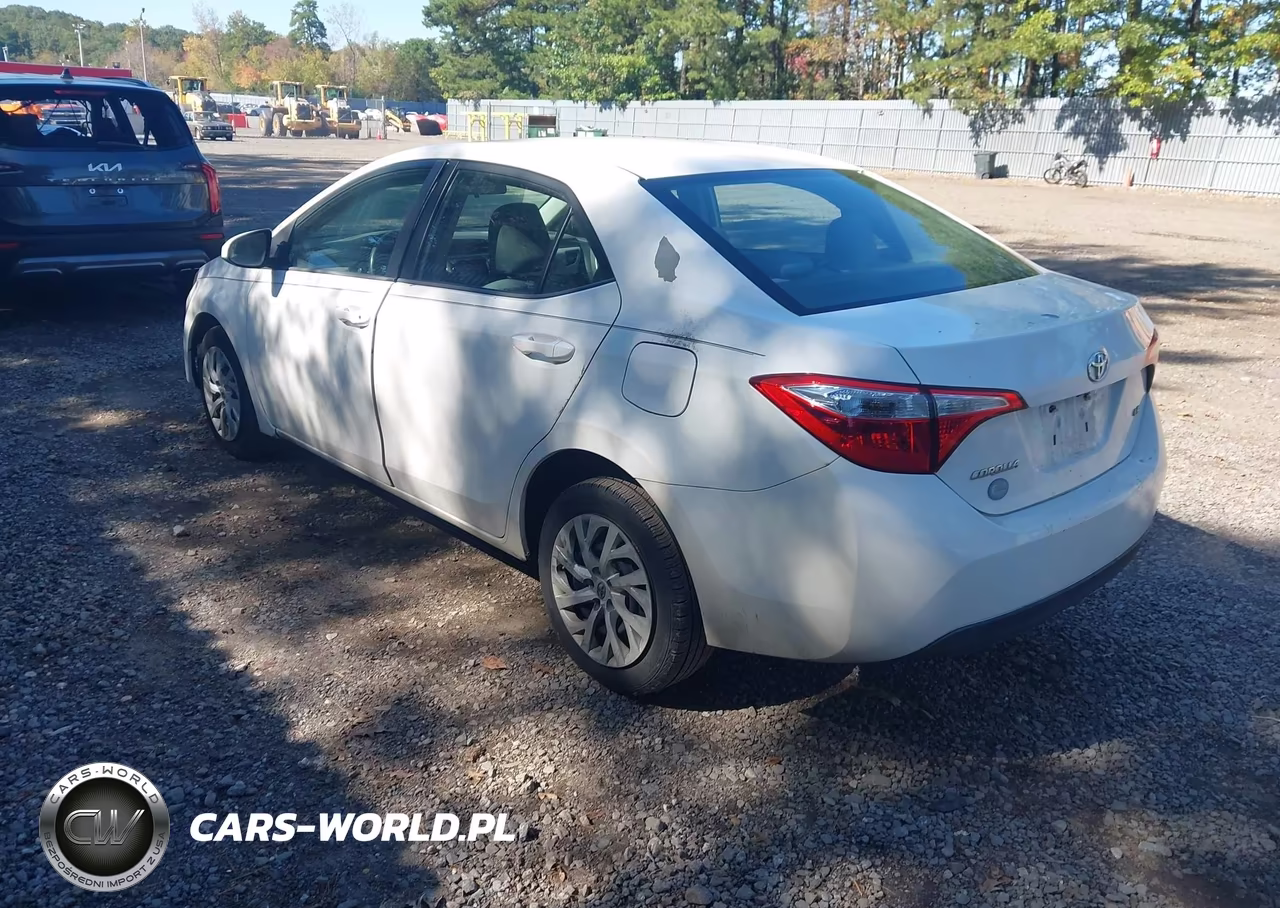 2016 Toyota Corolla Le VIN:5YFBURHE8GP523154 - 3