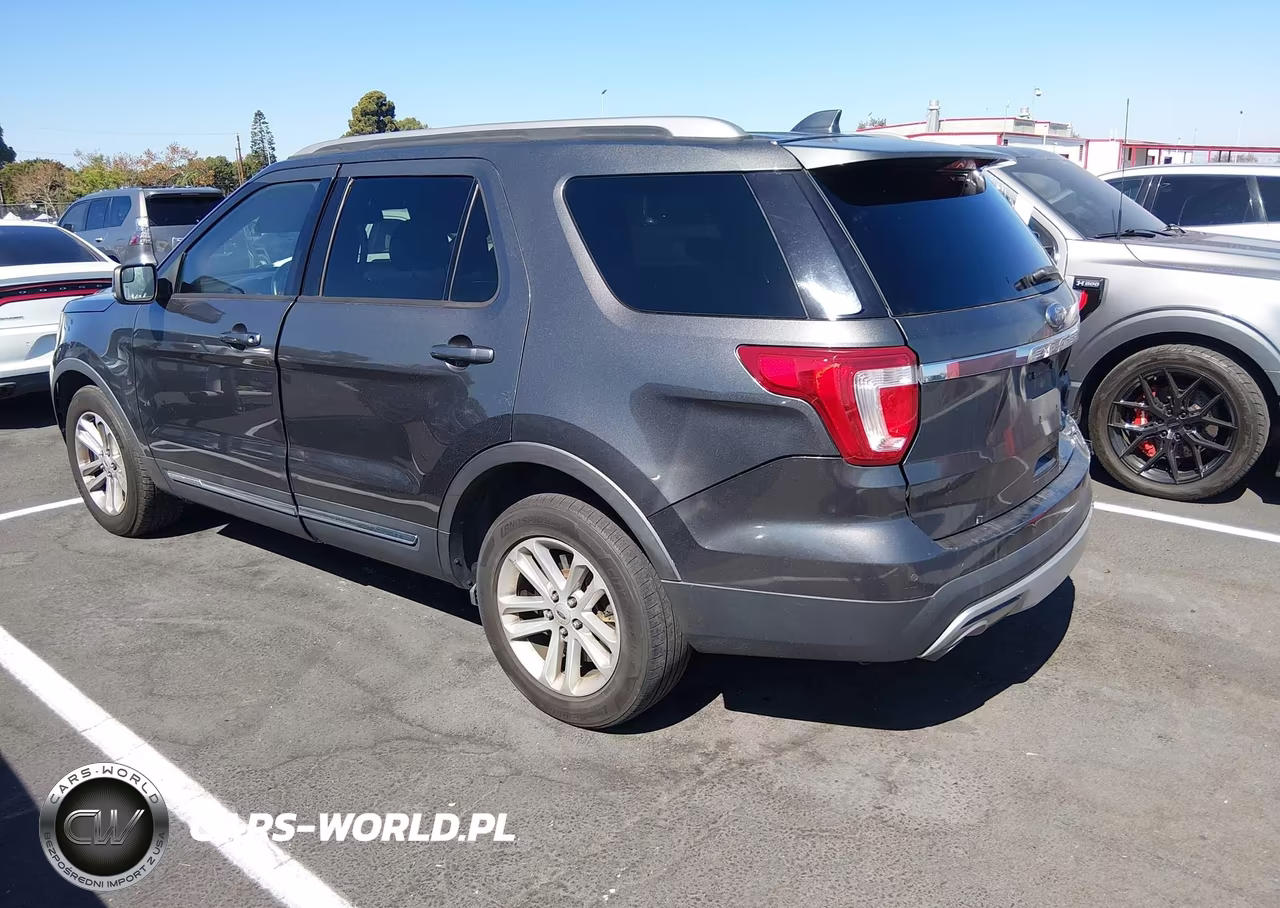 2016 Ford Explorer Xlt VIN:1FM5K7D8XGGC04925 - 4