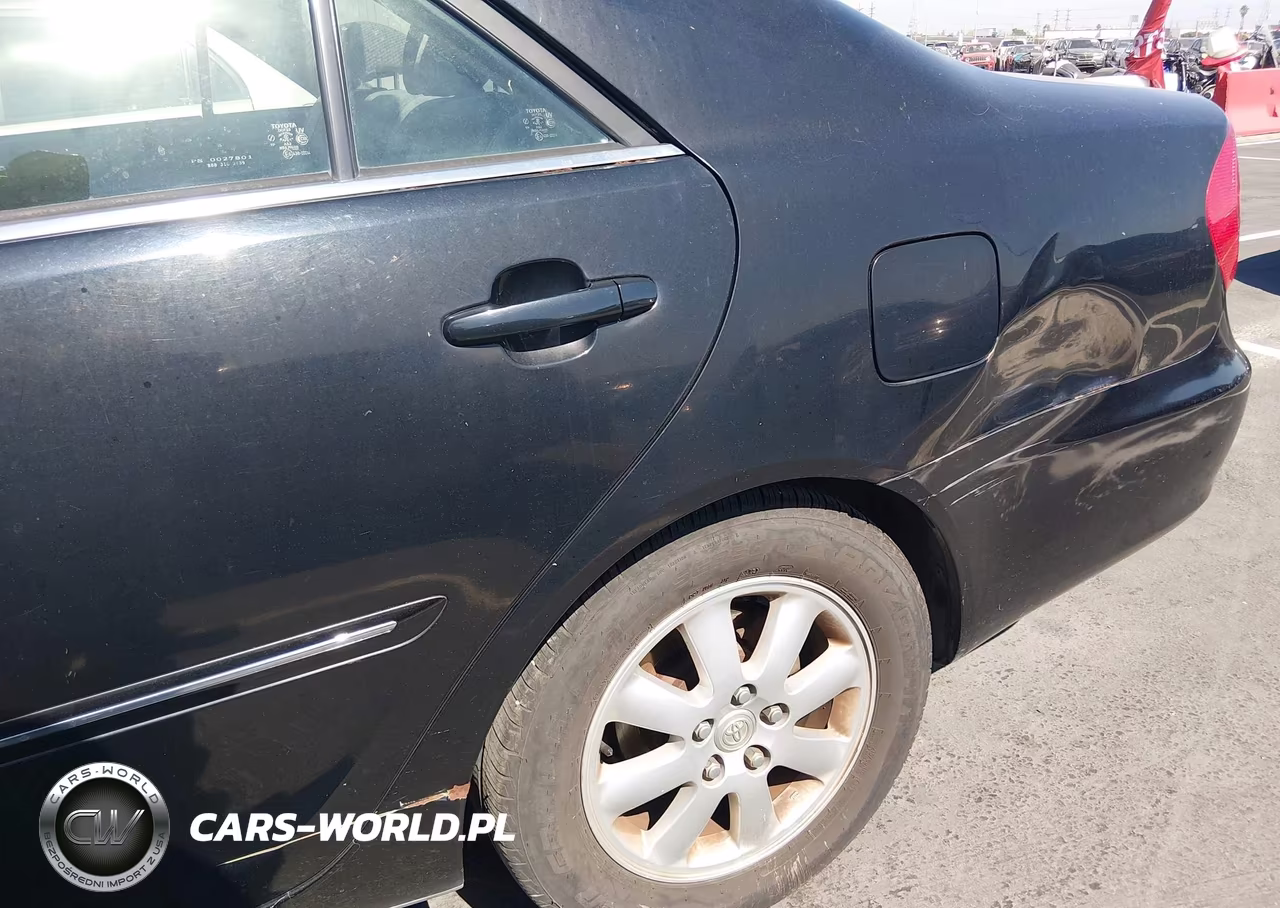 2002 Toyota Camry Xle VIN:JTDBE32K920052806 - 12