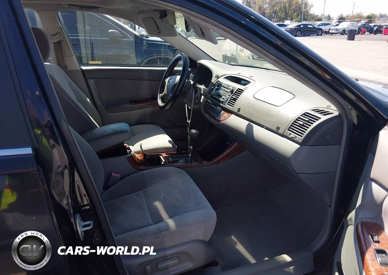 2002 Toyota Camry Xle VIN:JTDBE32K920052806 - 5