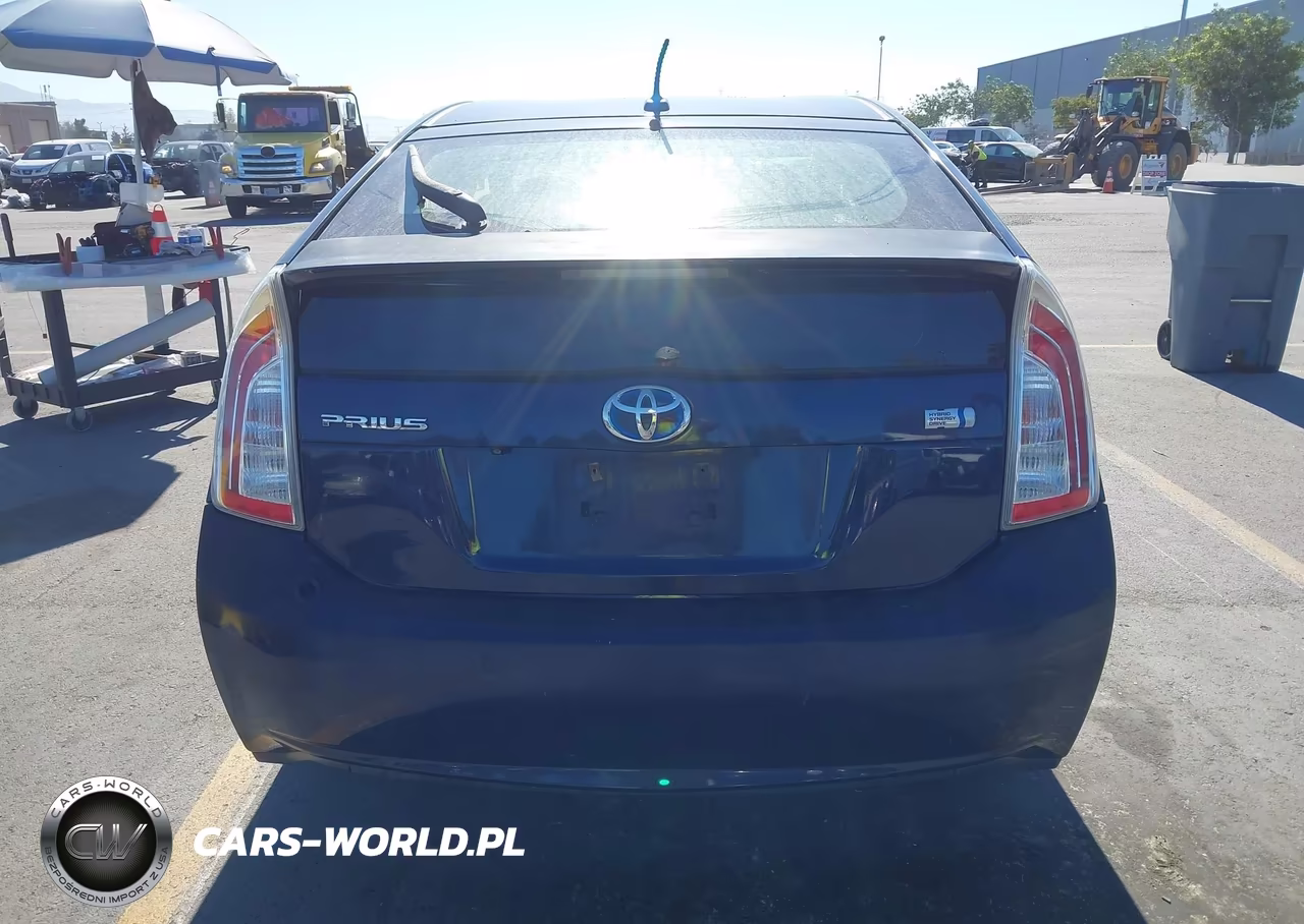 2015 Toyota Prius Three VIN:JTDKN3DUXF0438462 - 16