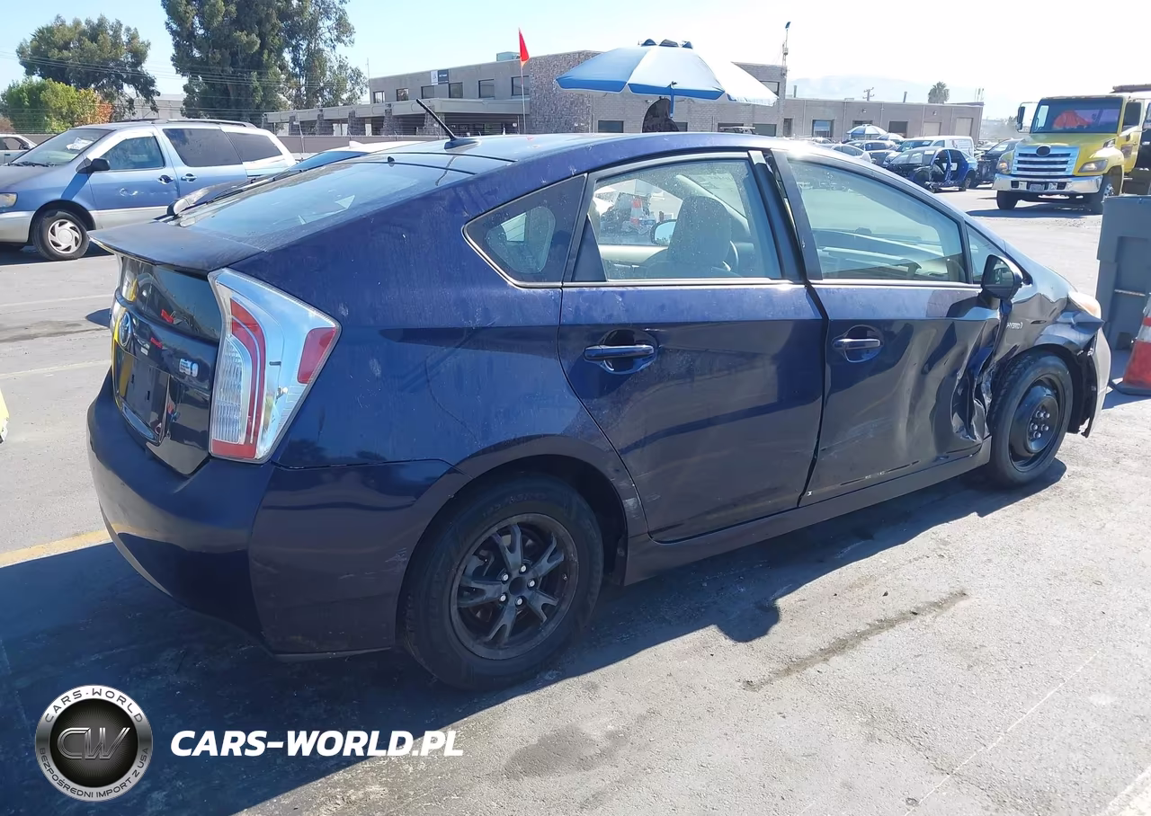 2015 Toyota Prius Three VIN:JTDKN3DUXF0438462 - 4