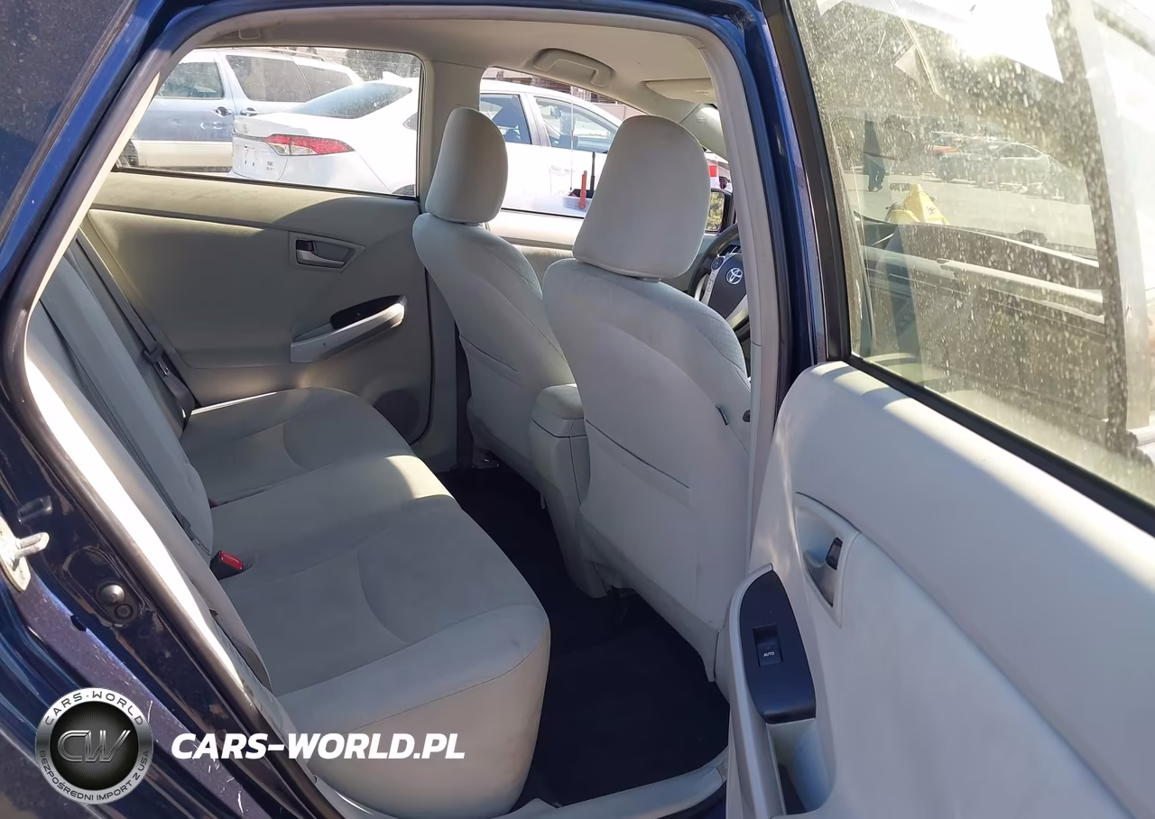 2015 Toyota Prius Three VIN:JTDKN3DUXF0438462 - 8