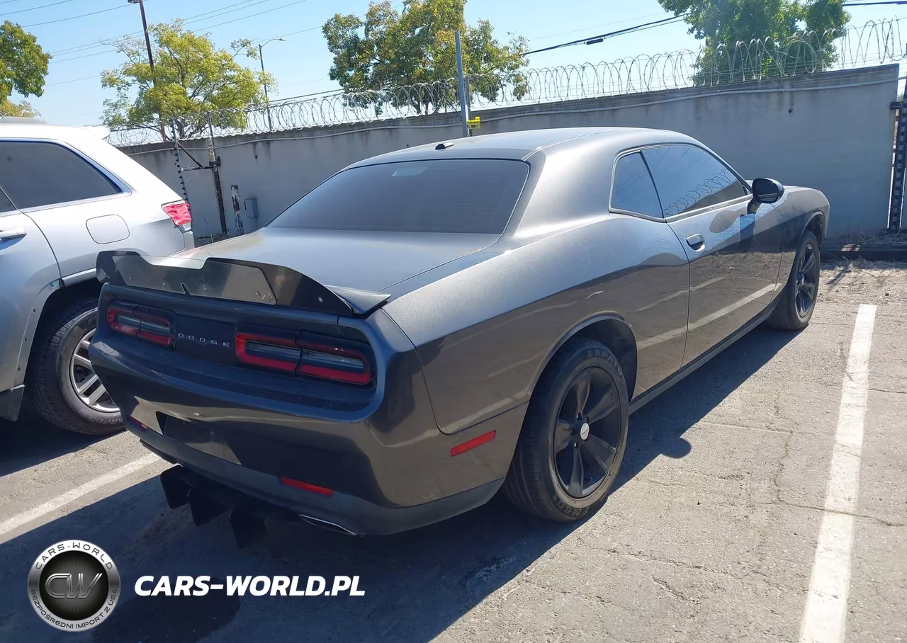 2019 Dodge Challenger Sxt VIN:2C3CDZAG4KH712564 - 4