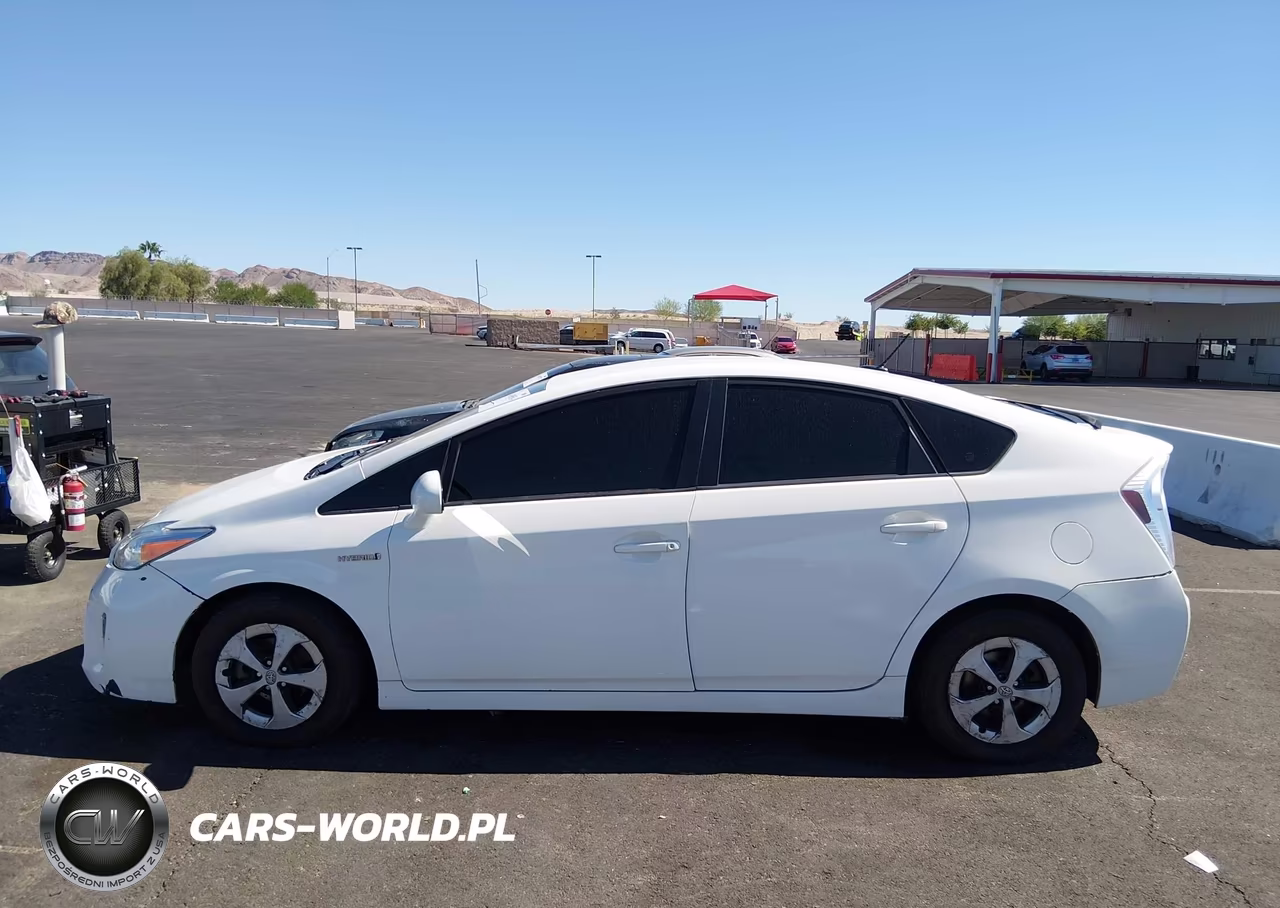 2013 Toyota Prius Three VIN:JTDKN3DU1D5590131 - 14
