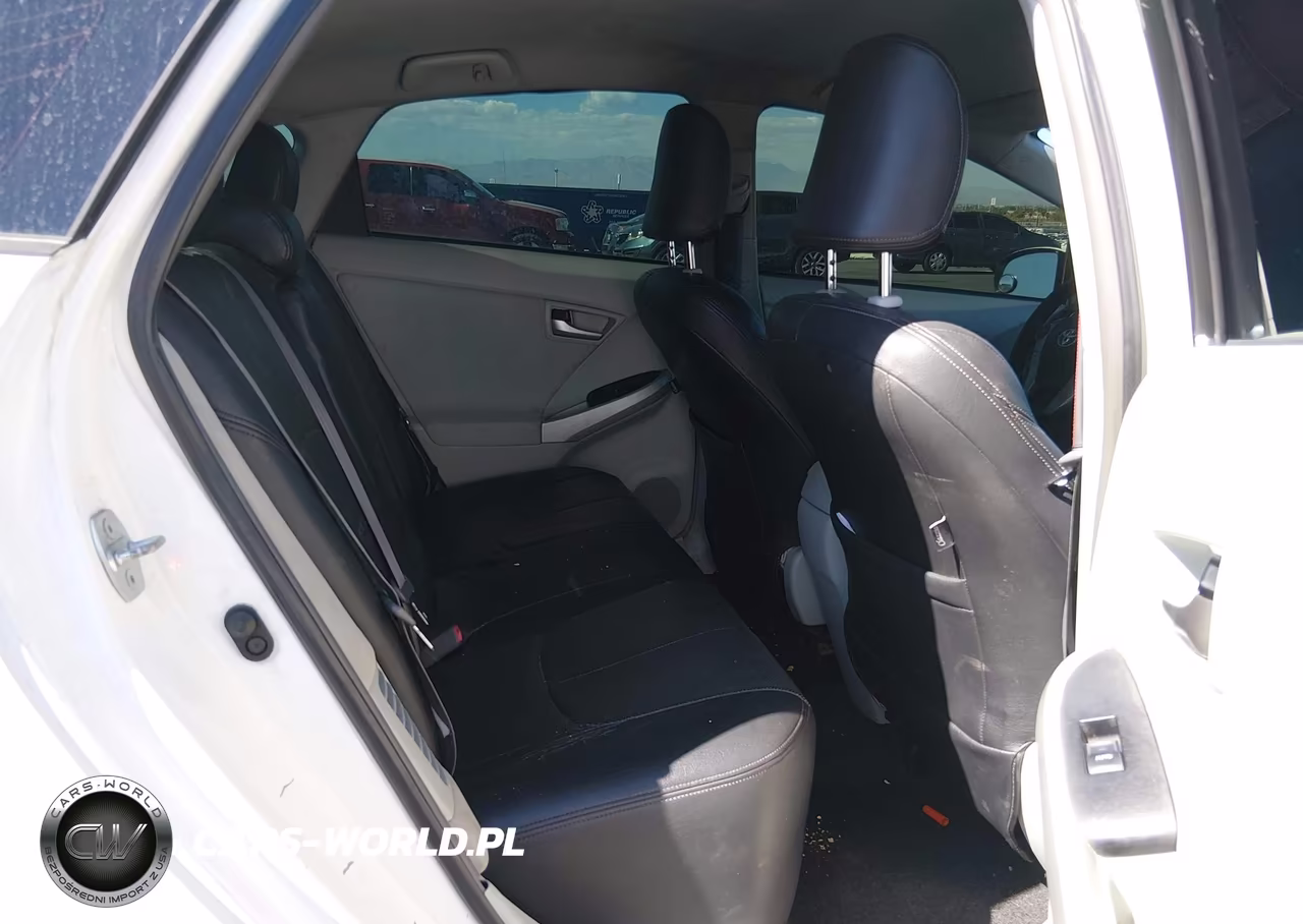 2013 Toyota Prius Three VIN:JTDKN3DU1D5590131 - 8