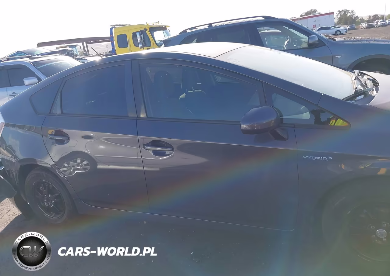 2015 Toyota Prius Two VIN:JTDKN3DU4F0480951 - 13
