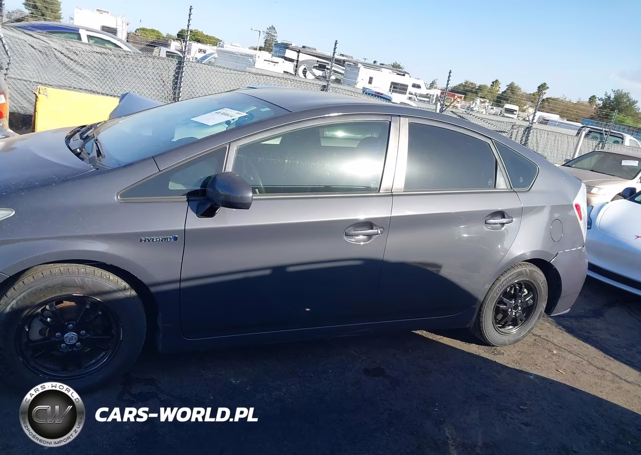 2015 Toyota Prius Two VIN:JTDKN3DU4F0480951 - 14