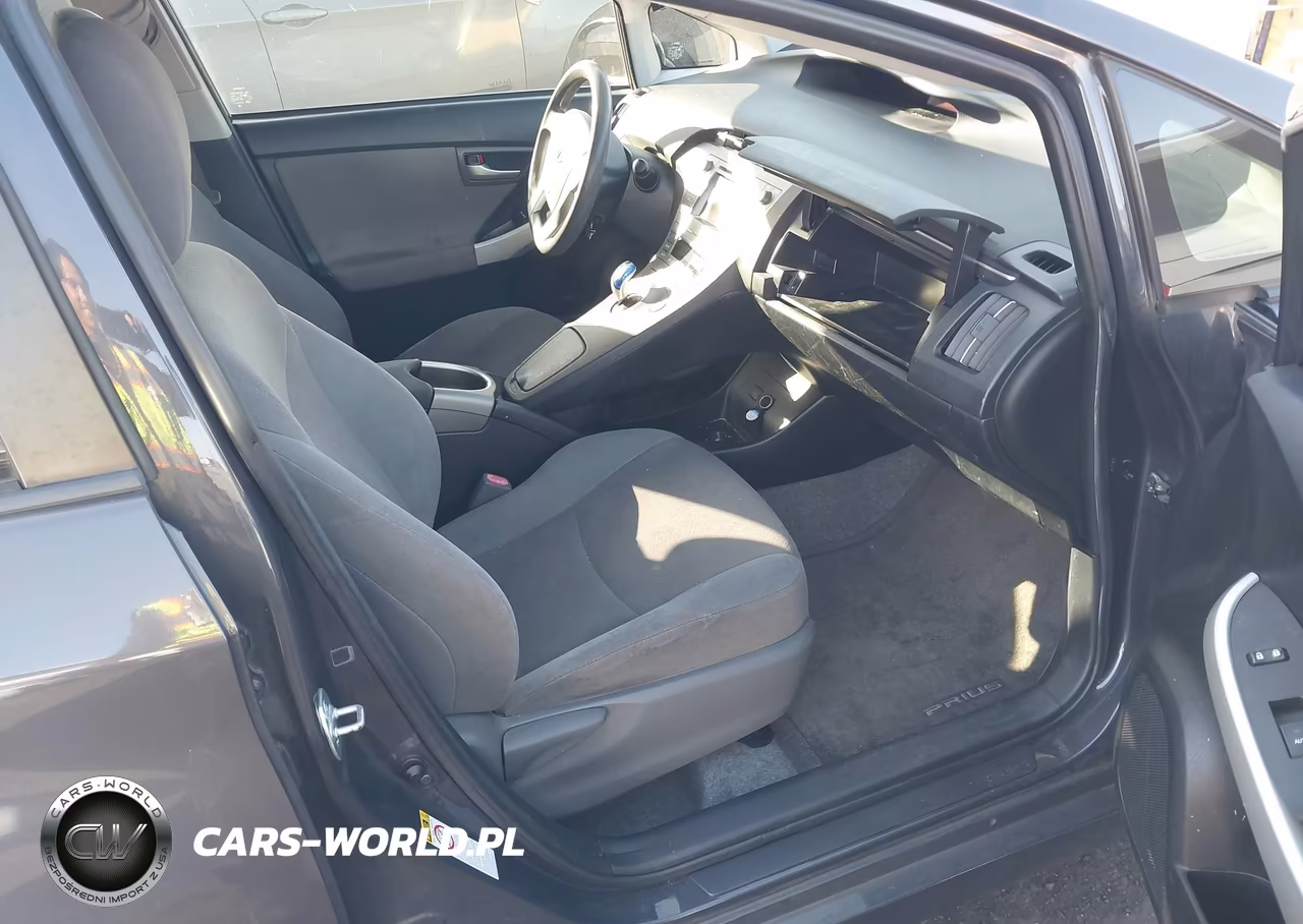 2015 Toyota Prius Two VIN:JTDKN3DU4F0480951 - 5