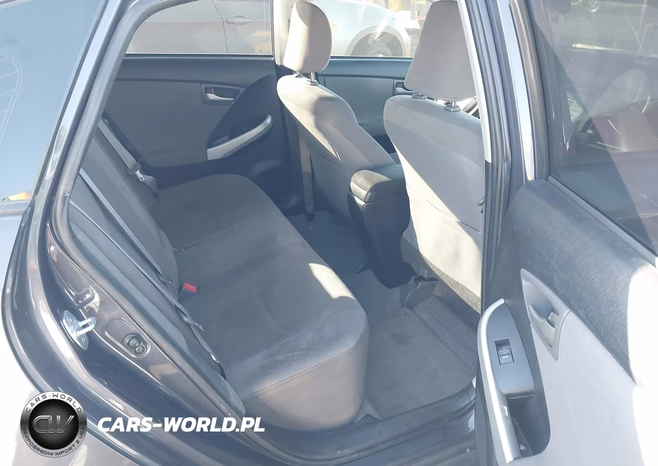 2015 Toyota Prius Two VIN:JTDKN3DU4F0480951 - 8