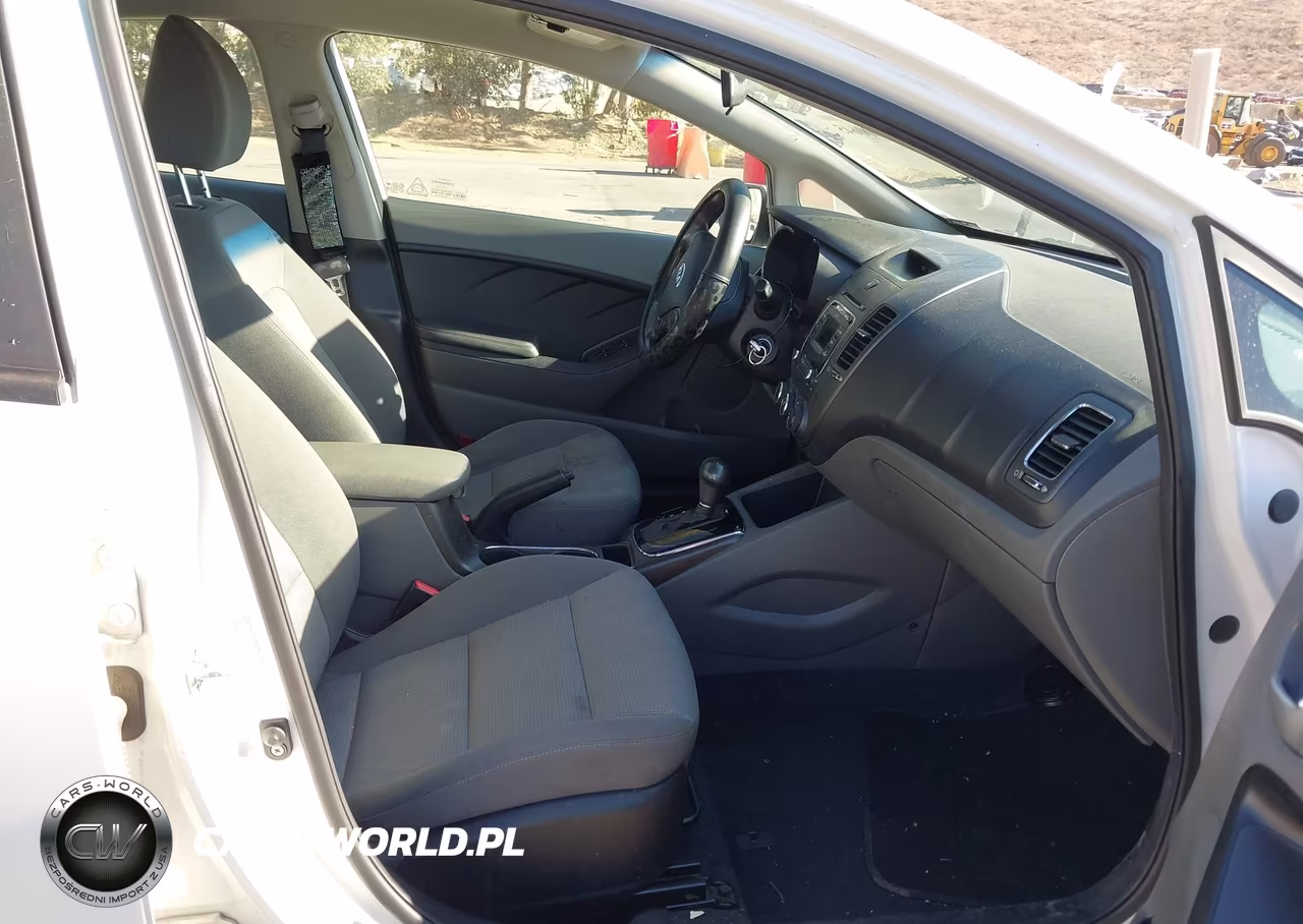 2017 Kia Forte Lx VIN:3KPFK4A72HE065152 - 5