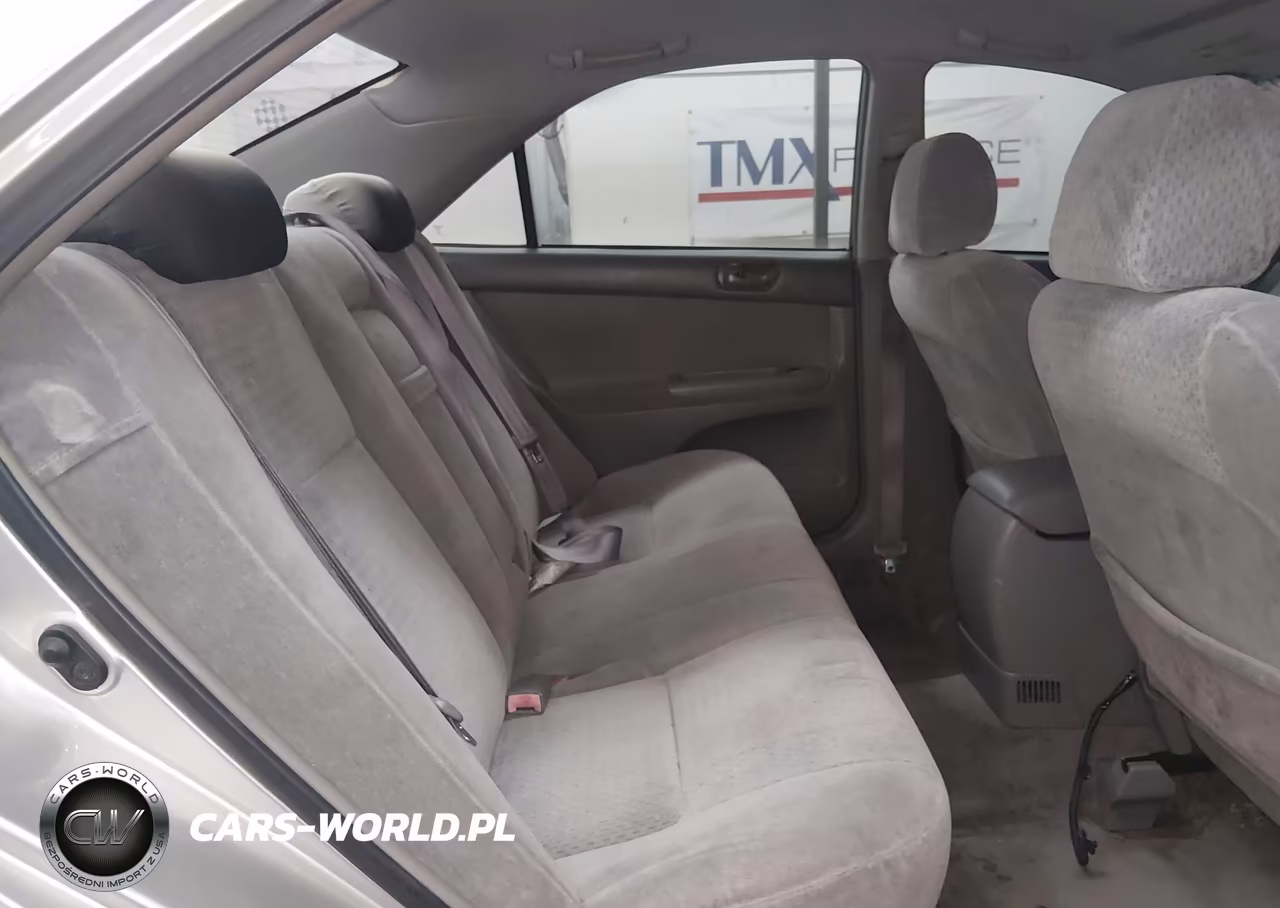 2002 Toyota Camry Le VIN:4T1BE32K92U502359 - 8