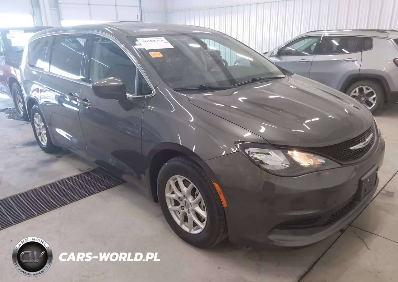 2022 Chrysler Voyager Lx VIN:2C4RC1CGXNR132449 - 1
