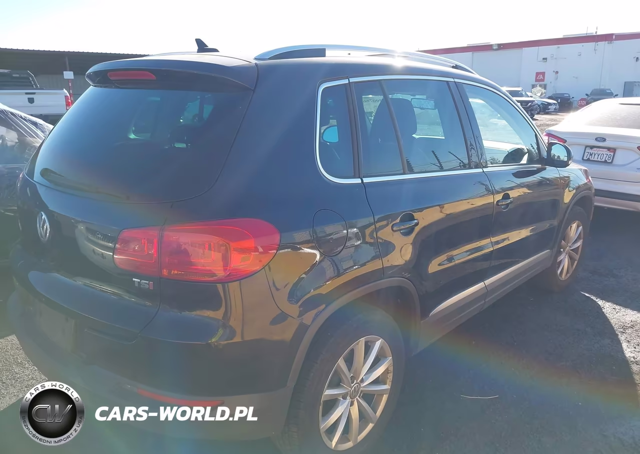 2017 Volkswagen Tiguan 2.0T Wolfsburg Edition VIN:WVGRV7AX4HK003041 - 4