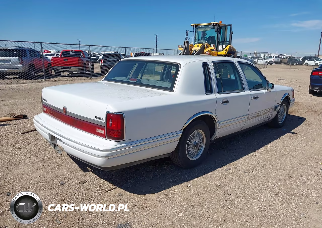 1993 Lincoln Town Car Executive VIN:1LNLM81W3PY734593 - 4