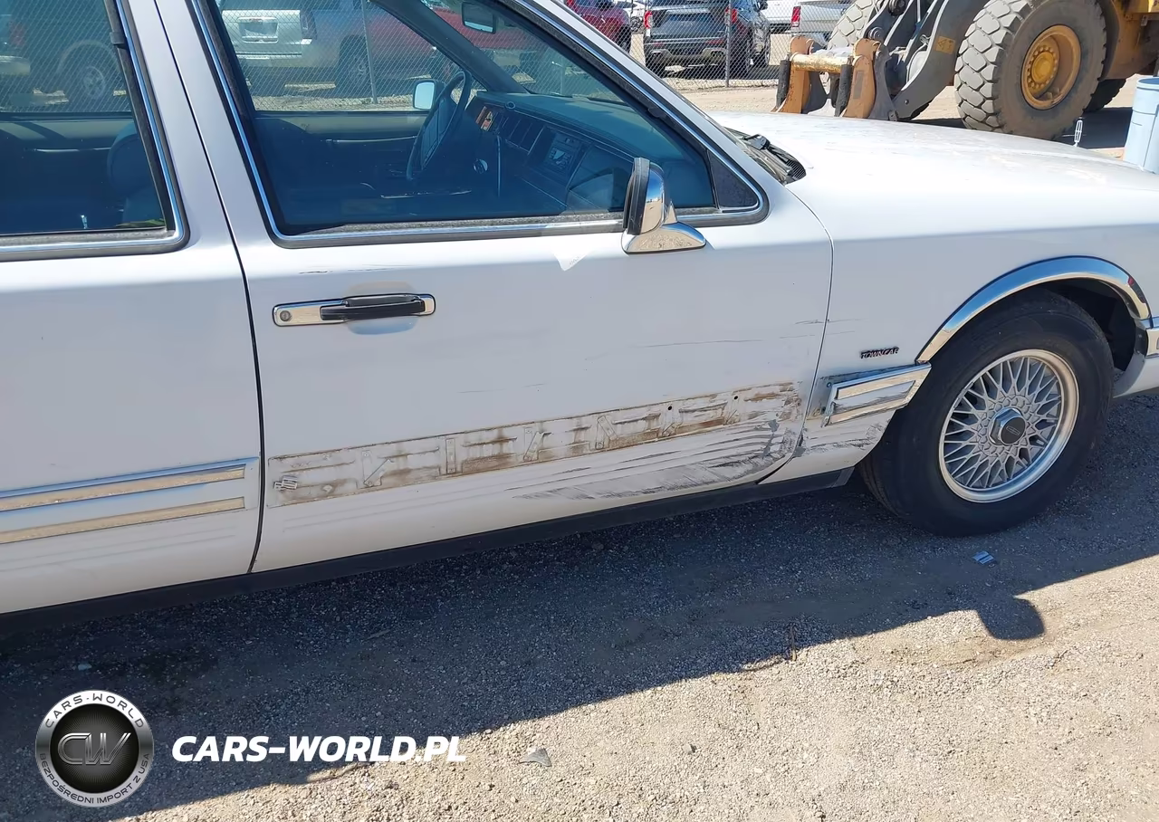 1993 Lincoln Town Car Executive VIN:1LNLM81W3PY734593 - 6
