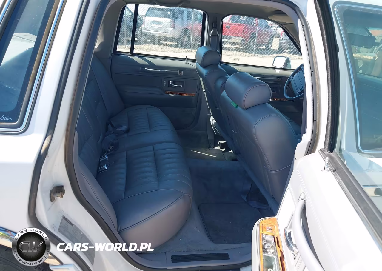 1993 Lincoln Town Car Executive VIN:1LNLM81W3PY734593 - 8