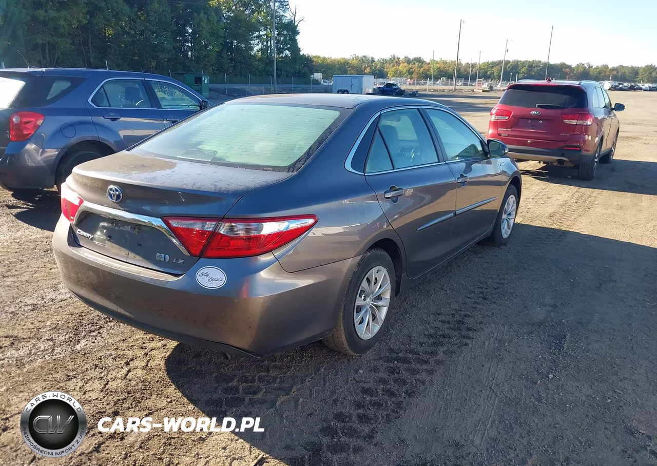 2015 Toyota Camry Hybrid Le VIN:4T1BD1FK9FU172102 - 4