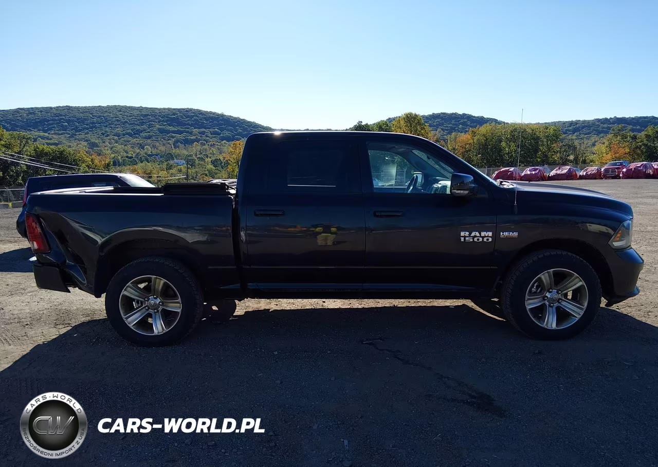 2015 Ram 1500 Sport VIN:1C6RR7MT9FS625897 - 13