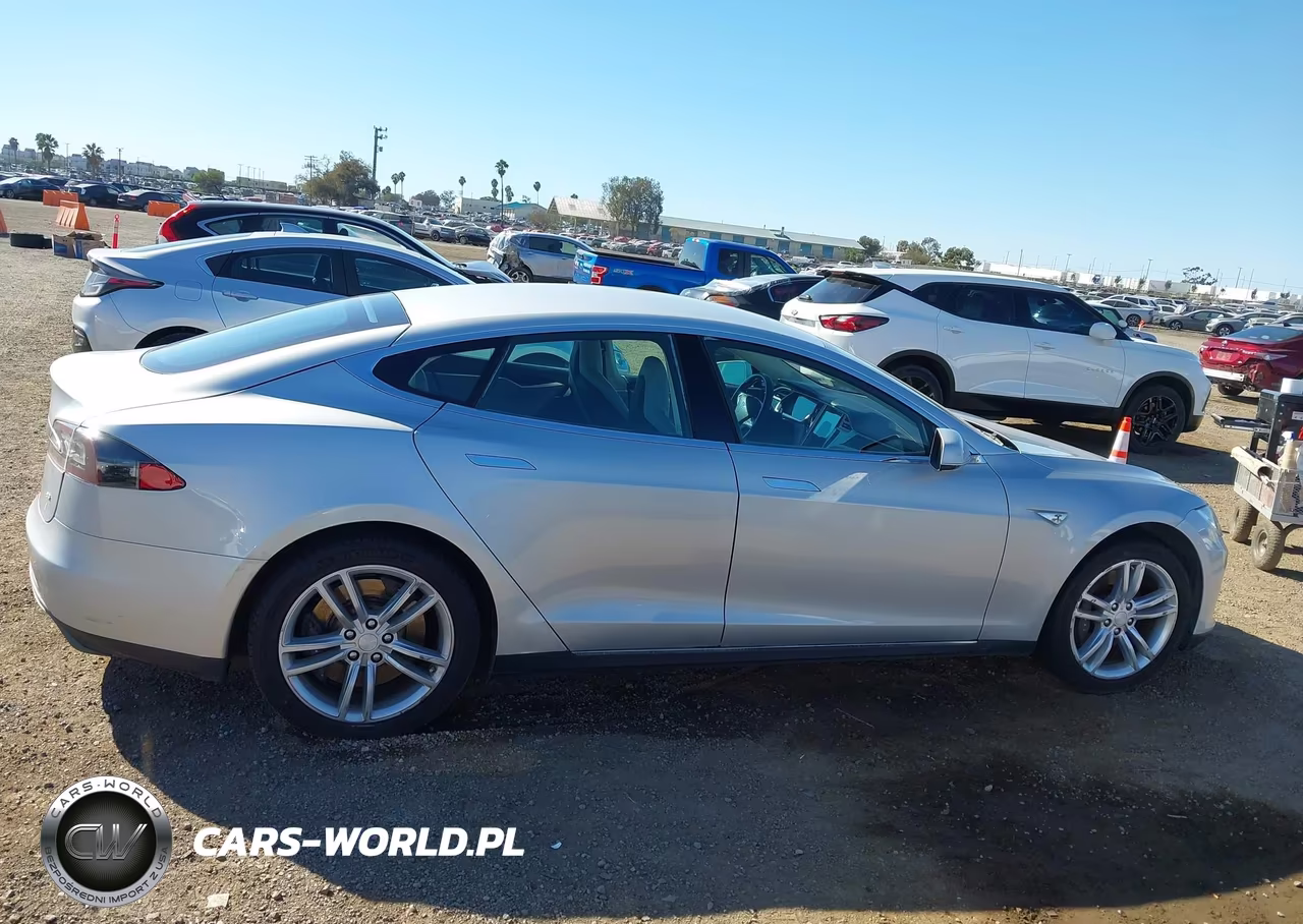 2013 Tesla Model S VIN:5YJSA1CN0DFP19792 - 12