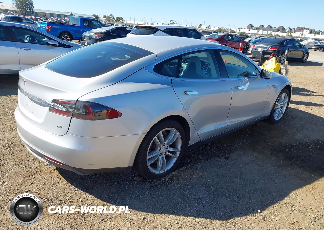 2013 Tesla Model S VIN:5YJSA1CN0DFP19792 - 4