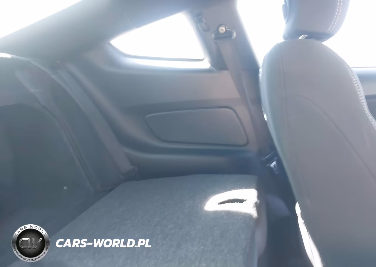 2016 Ford Mustang V6 VIN:1FA6P8AM5G5232313 - 8