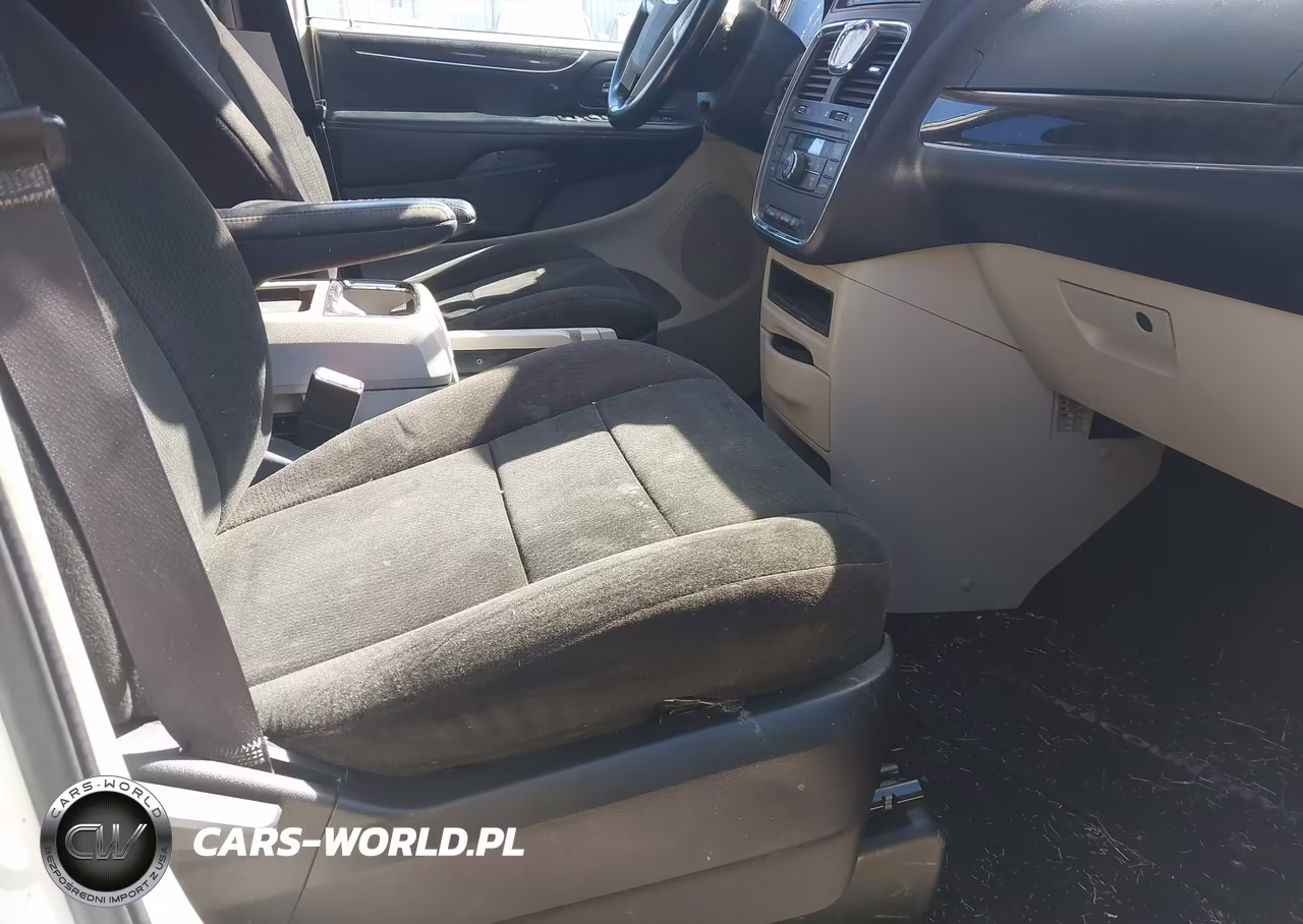 2012 Chrysler Town & Country Touring VIN:2C4RC1BG9CR140394 - 5