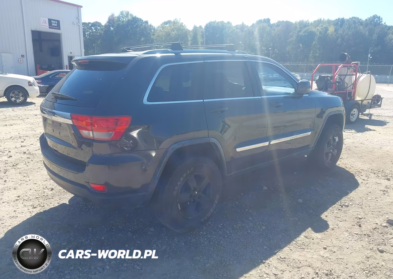 2011 Jeep Grand Cherokee Laredo VIN:1J4RS4GG8BC579679 - 4
