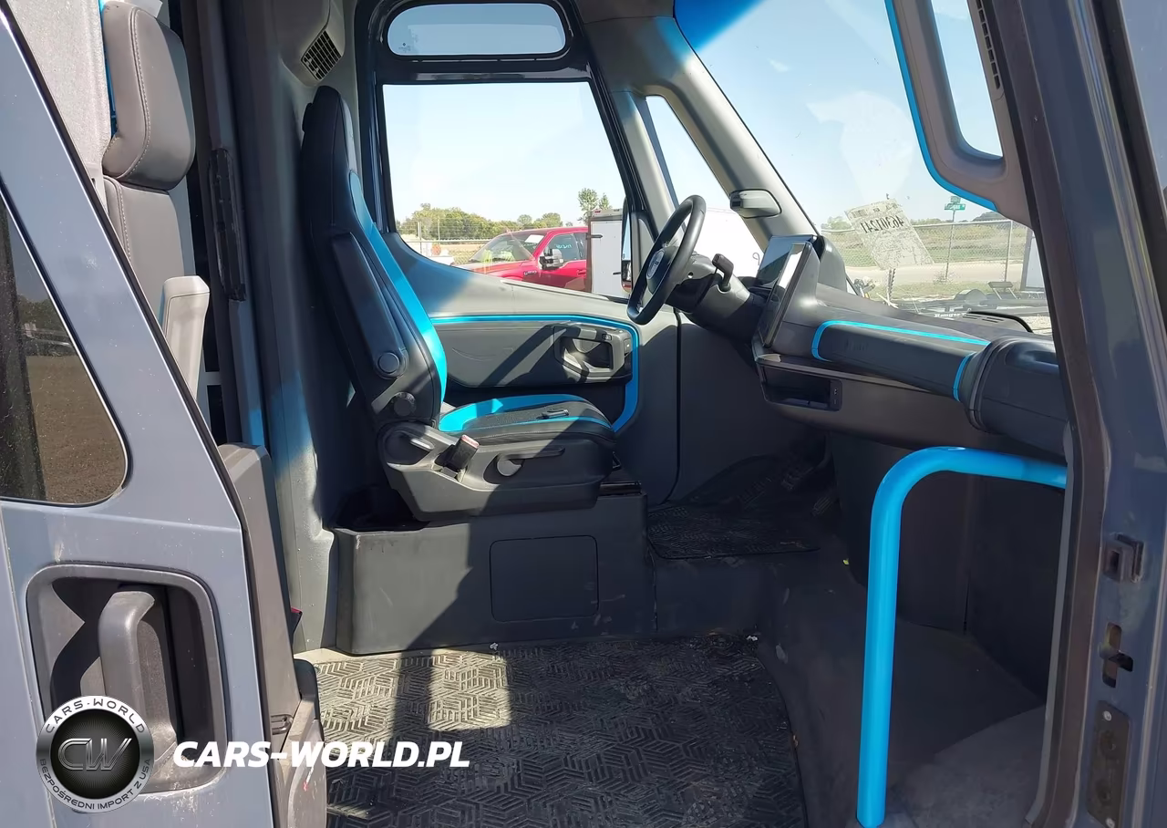 2024 Rivian Delivery 700 VIN:7FCEHEB29RN020283 - 5