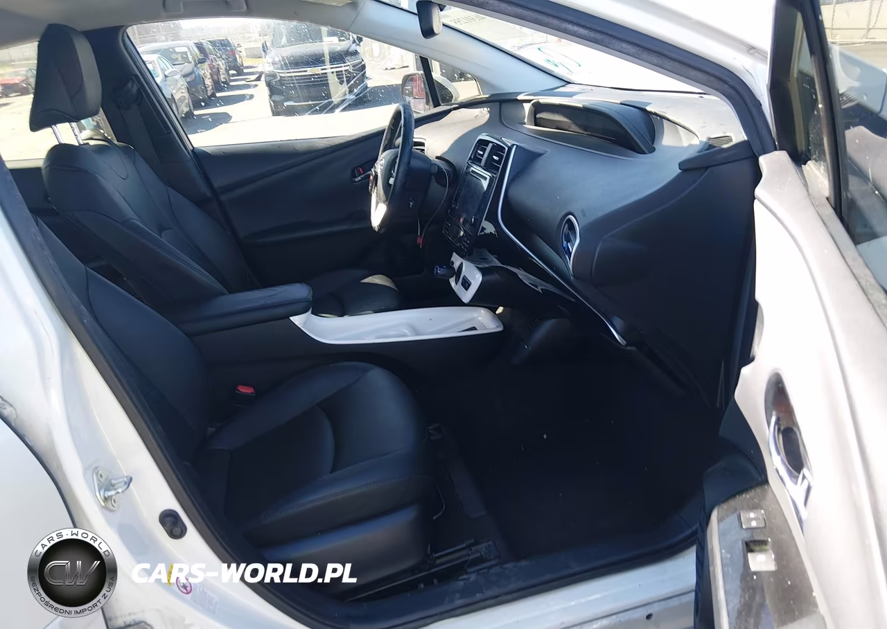 2016 Toyota Prius Four Touring VIN:JTDKARFU5G3024534 - 5