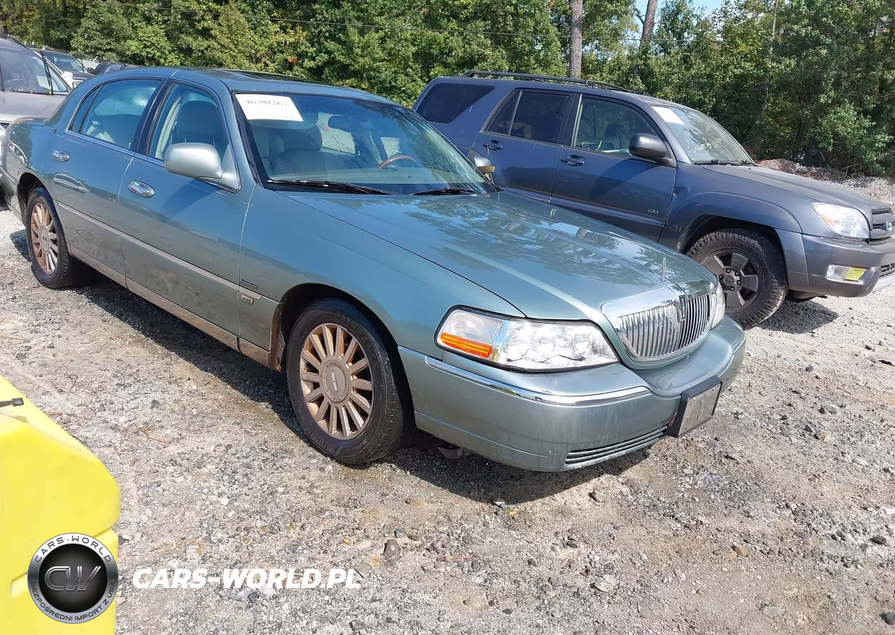 2005 Lincoln Town Car Signature Limited