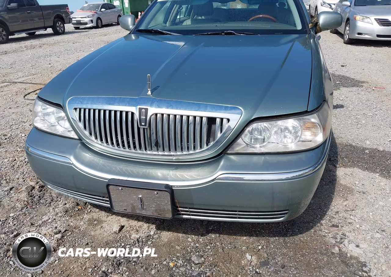 2005 Lincoln Town Car Signature Limited VIN:1LNHM82W55Y643777 - 12