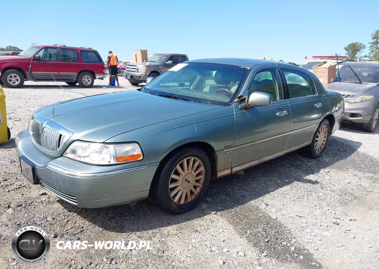 2005 Lincoln Town Car Signature Limited VIN:1LNHM82W55Y643777 - 2