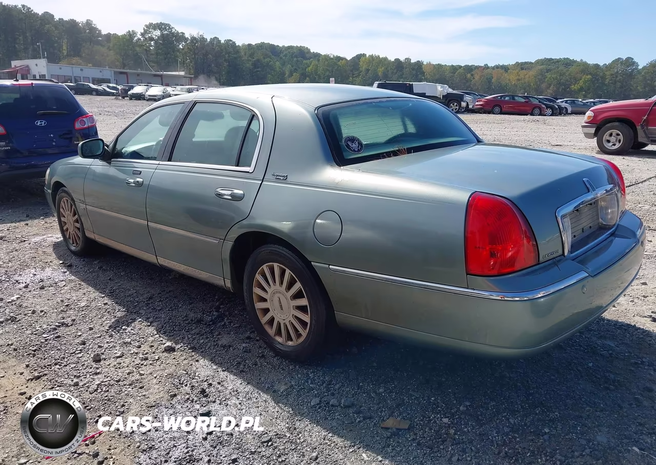 2005 Lincoln Town Car Signature Limited VIN:1LNHM82W55Y643777 - 3