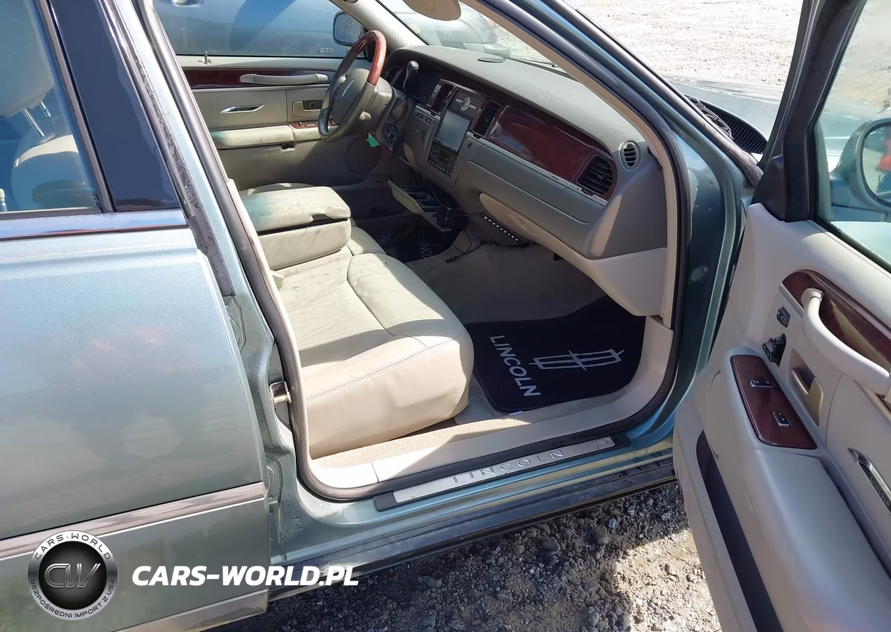 2005 Lincoln Town Car Signature Limited VIN:1LNHM82W55Y643777 - 5