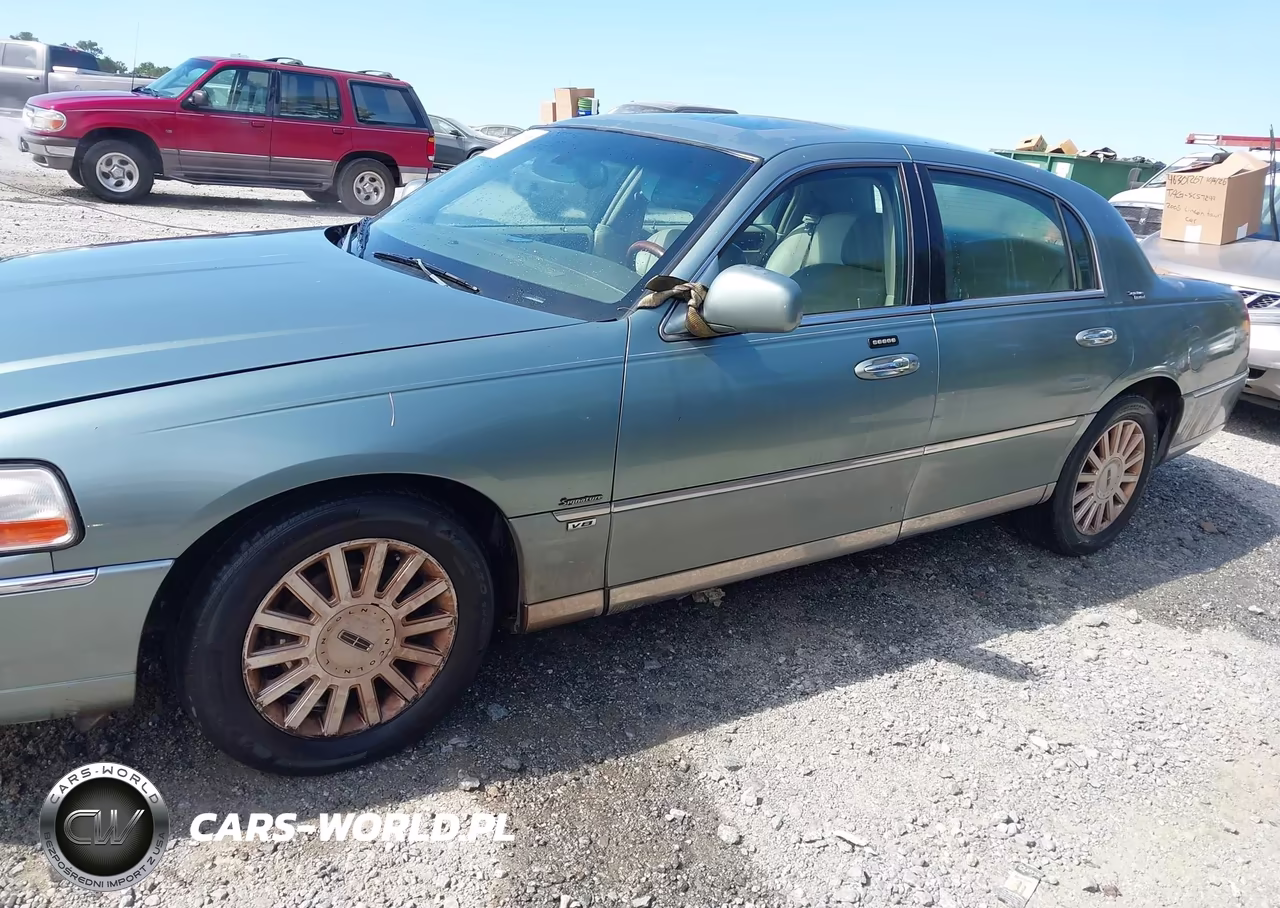 2005 Lincoln Town Car Signature Limited VIN:1LNHM82W55Y643777 - 6