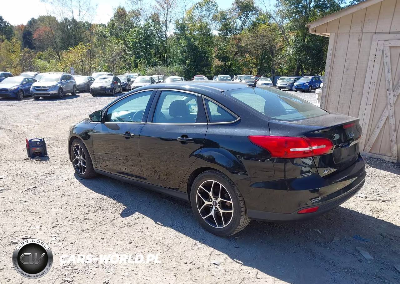 2017 Ford Focus Se VIN:1FADP3FE4HL275923 - 3