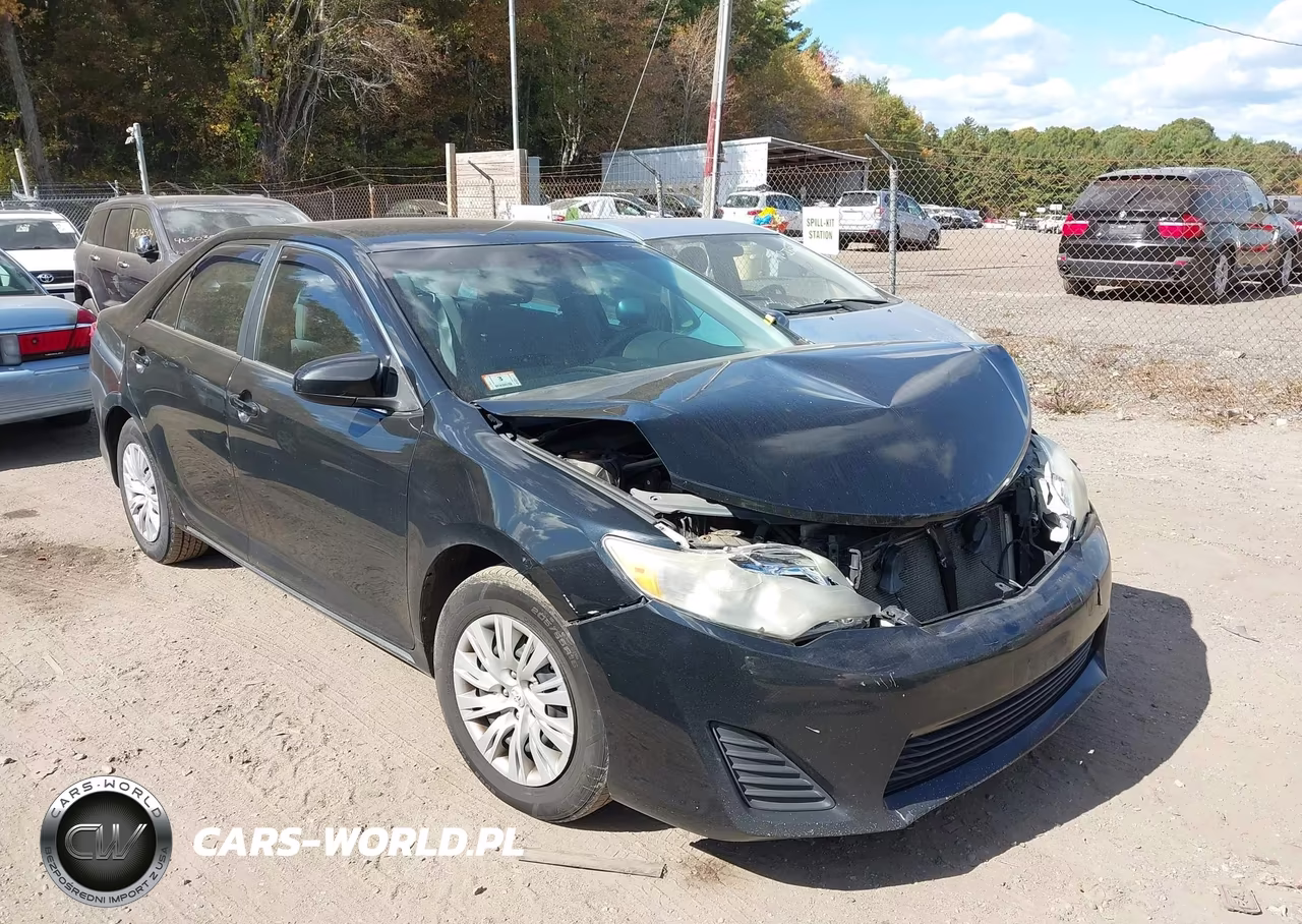2013 Toyota Camry Le – zdjęcie 1 z 16