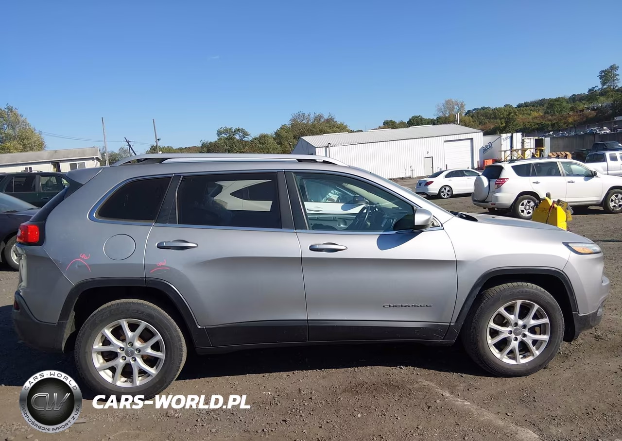 2015 Jeep Cherokee Latitude VIN:1C4PJMCS3FW600159 - 13