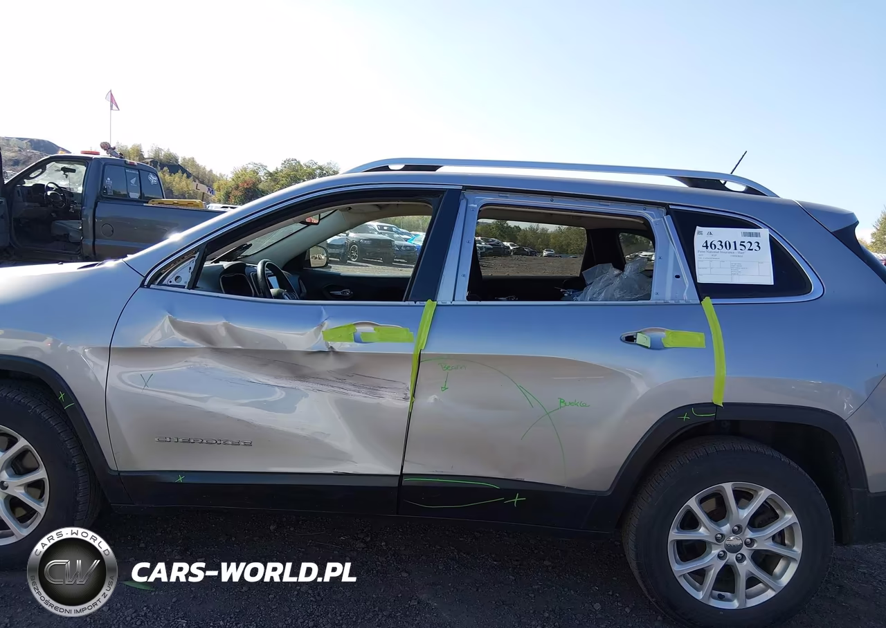 2015 Jeep Cherokee Latitude VIN:1C4PJMCS3FW600159 - 14