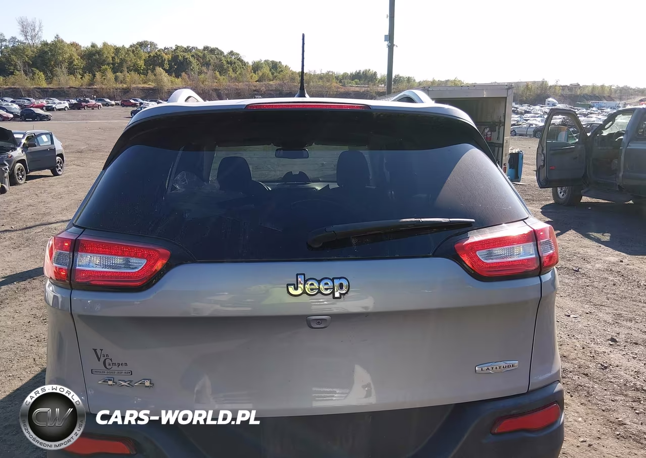 2015 Jeep Cherokee Latitude VIN:1C4PJMCS3FW600159 - 16