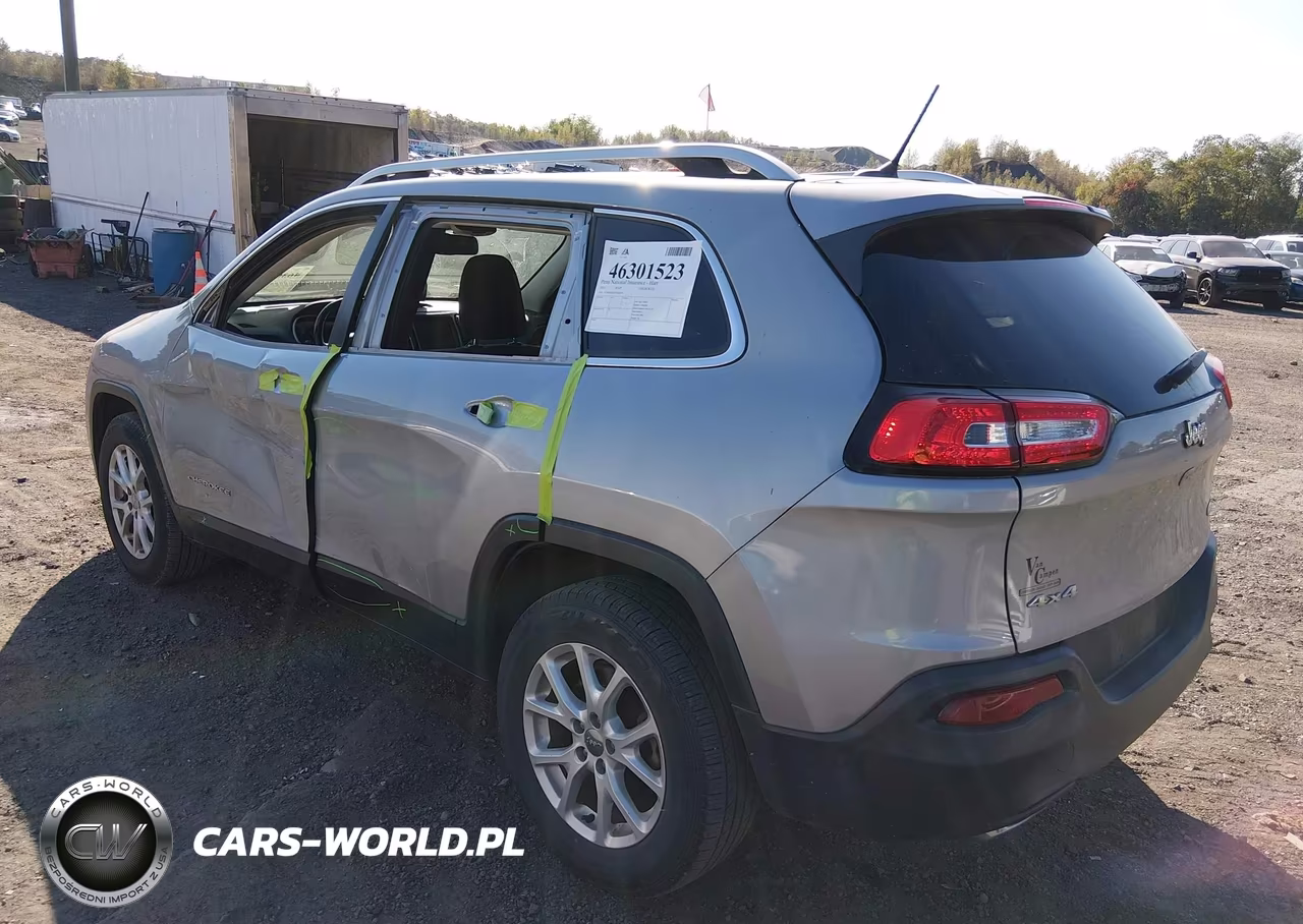 2015 Jeep Cherokee Latitude VIN:1C4PJMCS3FW600159 - 3