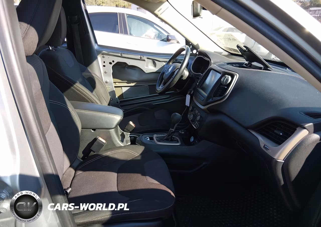 2015 Jeep Cherokee Latitude VIN:1C4PJMCS3FW600159 - 5