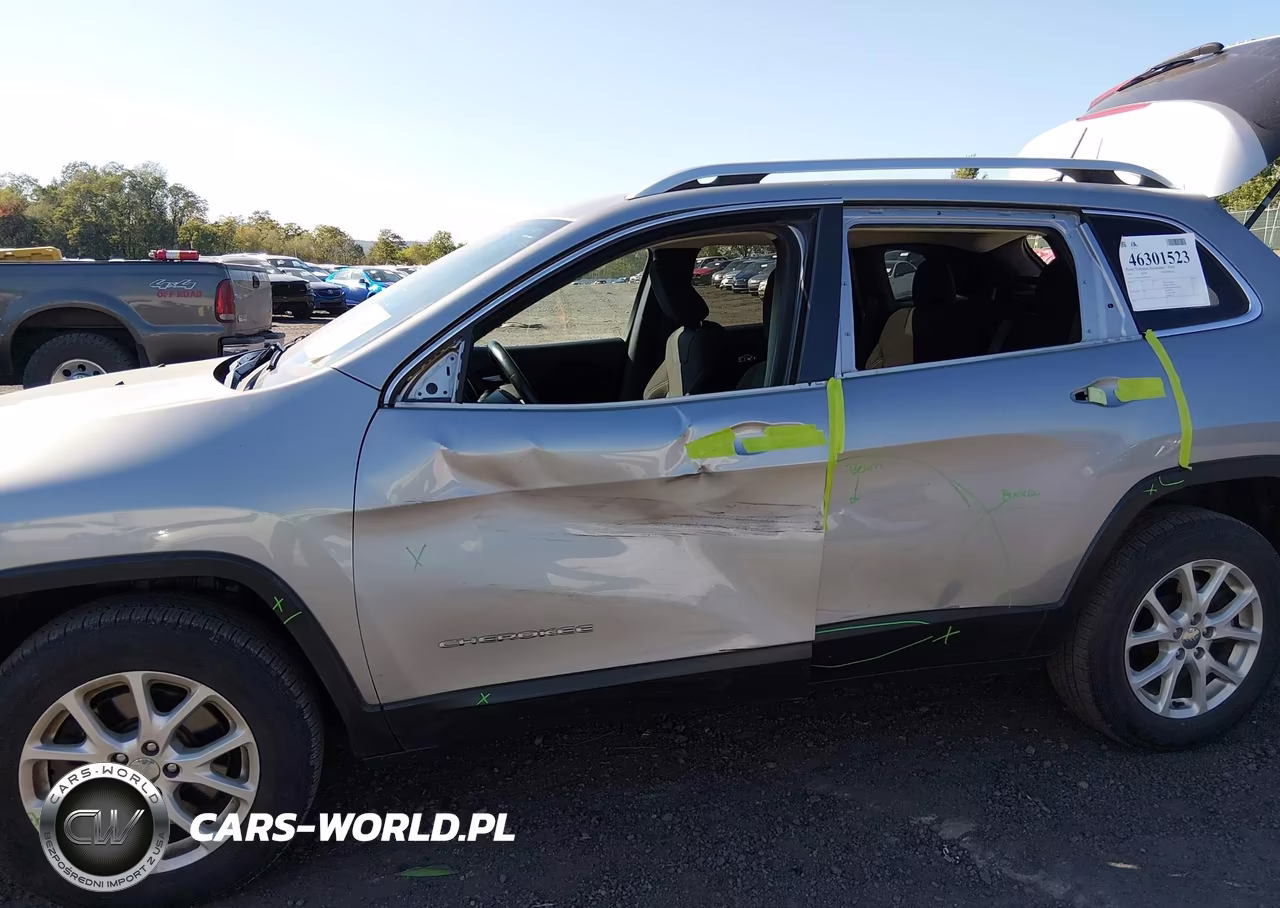 2015 Jeep Cherokee Latitude VIN:1C4PJMCS3FW600159 - 6