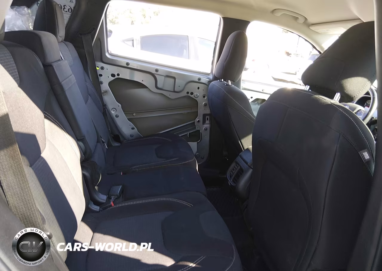 2015 Jeep Cherokee Latitude VIN:1C4PJMCS3FW600159 - 8