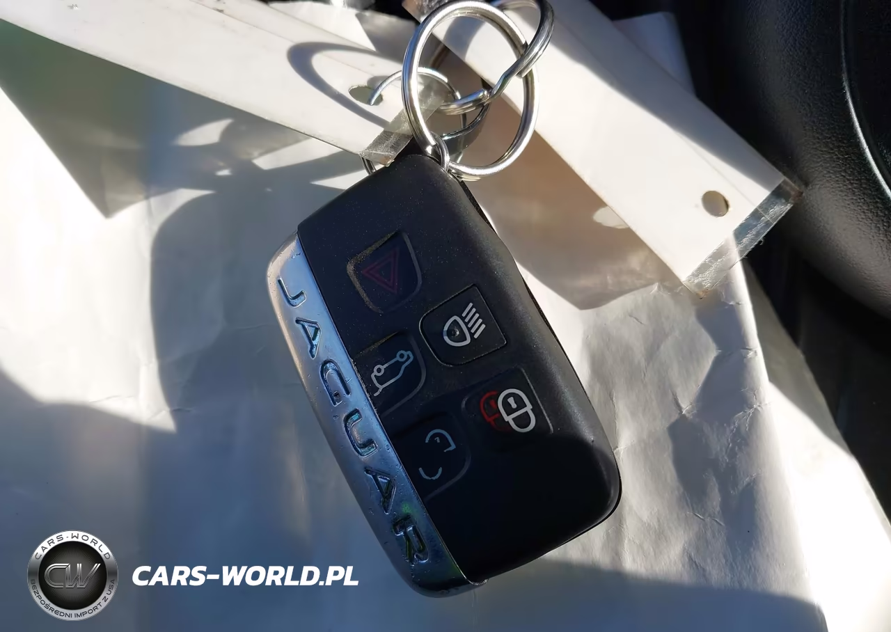 2018 Jaguar F-Pace 30T Premium VIN:SADCJ2GX9JA236977 - 11
