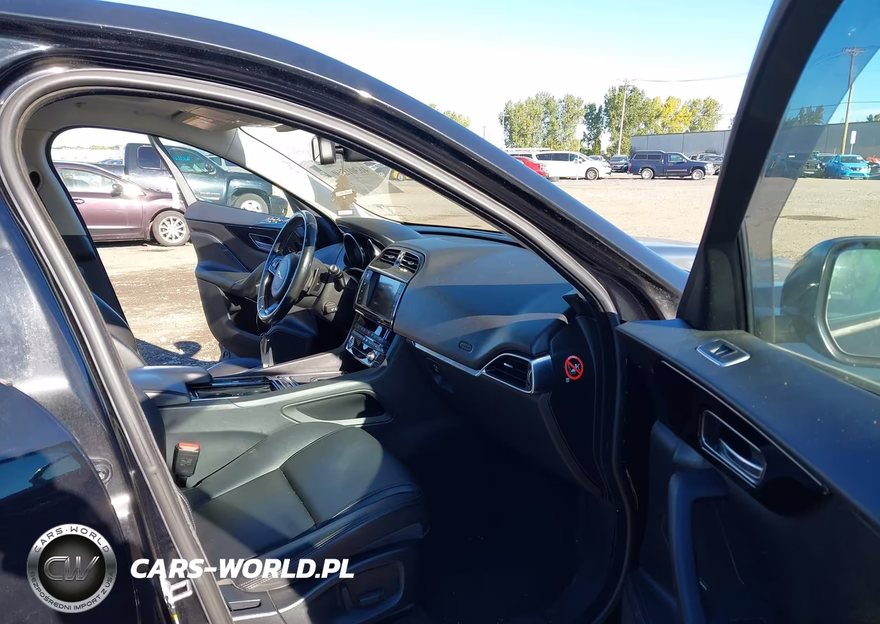2018 Jaguar F-Pace 30T Premium VIN:SADCJ2GX9JA236977 - 5