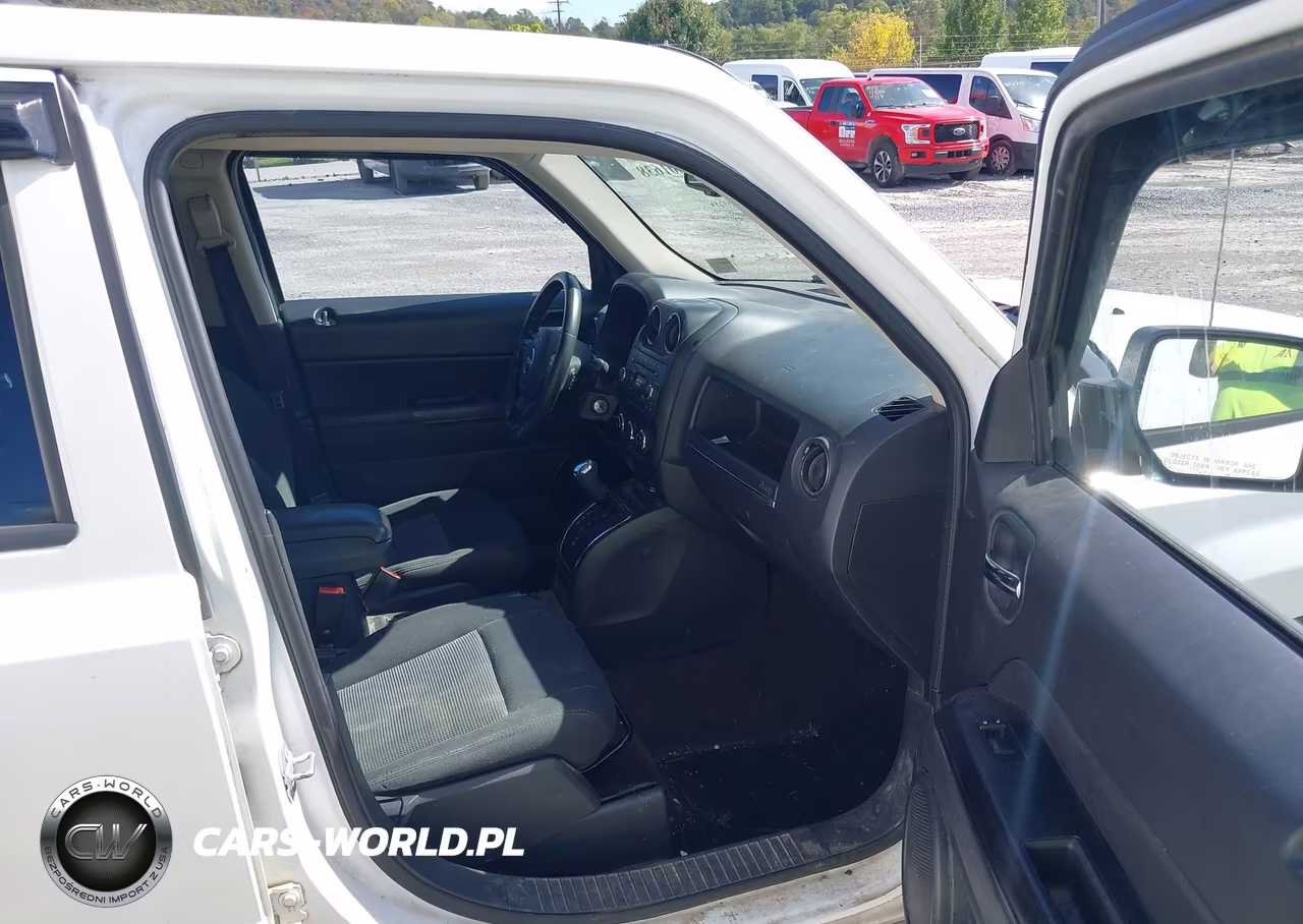 2015 Jeep Patriot Latitude VIN:1C4NJRFB4FD148198 - 5