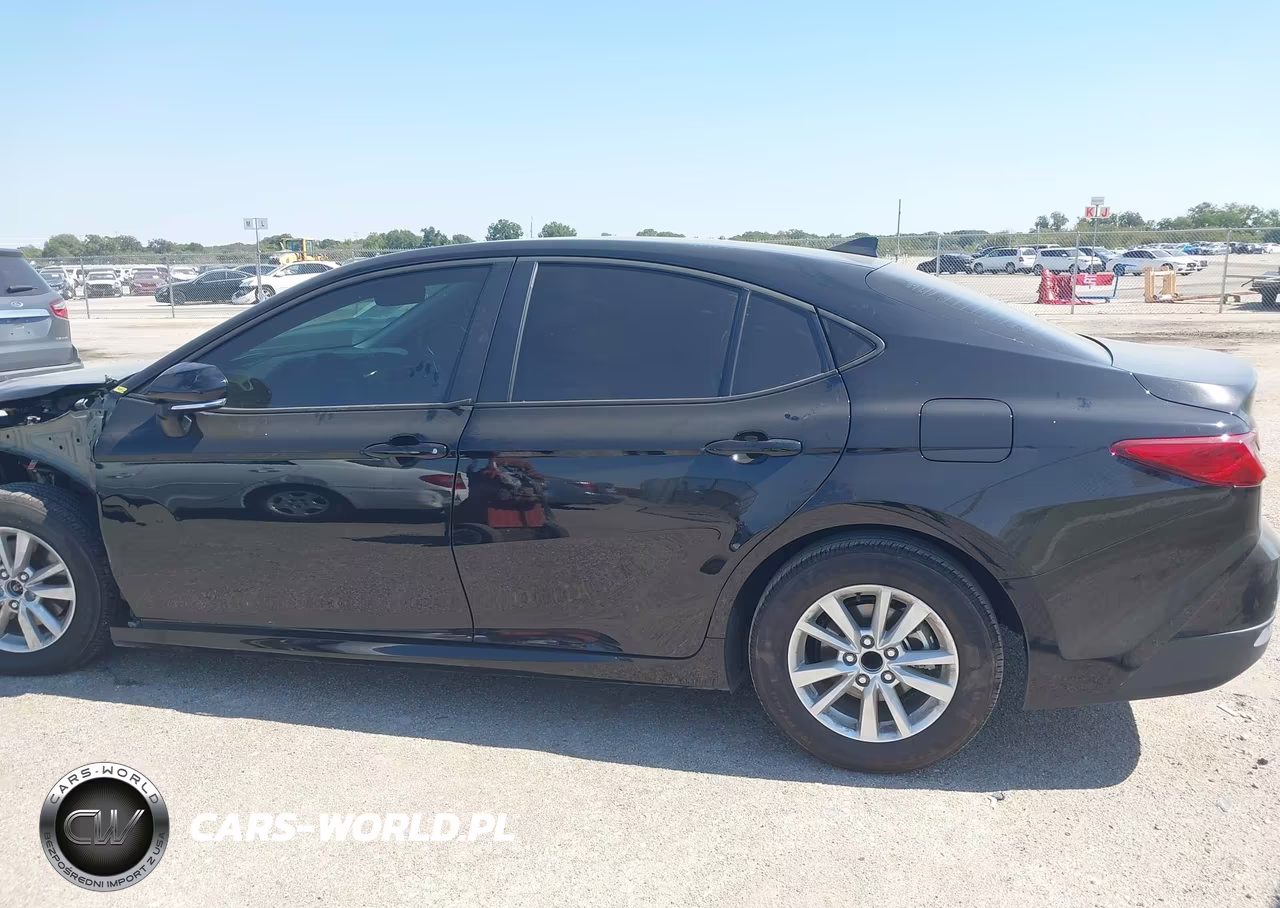 2026 Toyota Camry Le VIN:4T1DAACK3TU757887 - 14