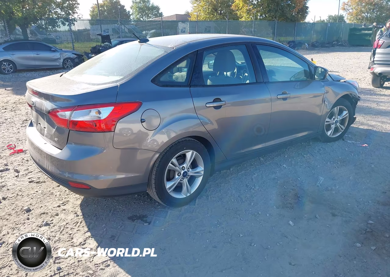 2014 Ford Focus Se VIN:1FADP3F26EL457124 - 4